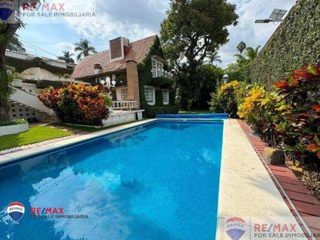 Venta de casa en Fraccionamiento, Col. Manantiales, Cuernavaca, Morelos…Clave 5242