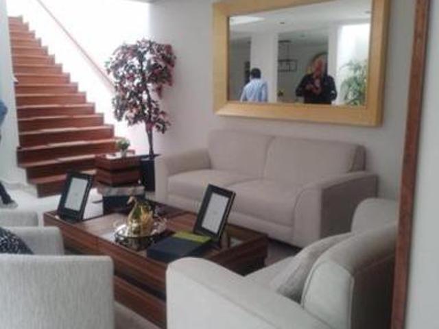 VENTA DE CASA EN FRACCIONAMIENTO CLUB DE GOLF SAN CARLOS EN METEPEC