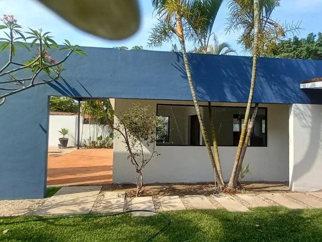 Venta de casa en Fraccionamiento, Cuernavaca, alberca, vigilancia
