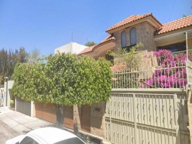 VENTA DE CASA EN FRACCIONAMIENTO JARDINES VALLARTA EN ZAPOPAN, JALISCO