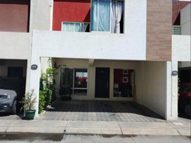 VENTA DE CASA EN FRACCIONAMIENTO LA TOSCANA III EN TOLUCA