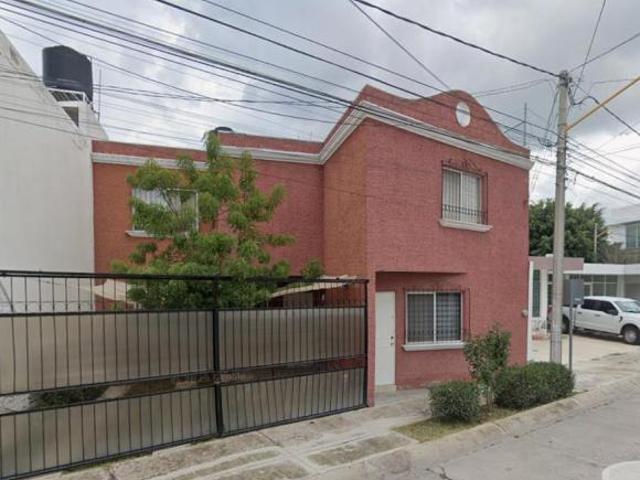 Venta de casa en Fraccionamiento Pirámides Aguascalientes