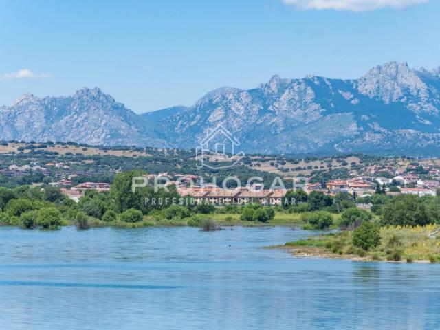 Venta de casa en Guadalix de la sierra, de 310m2 con 4 dormitorios y 4 baños con plaza de garaje