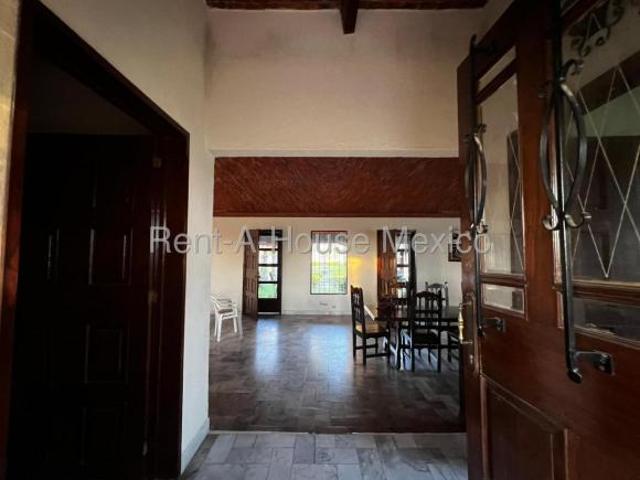Venta de casa en Granjas Residenciales en Tequisquiapan,Queretaro,Mexico con 6 Hab, 7 Baños,10Carros