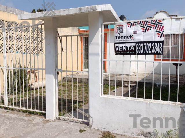 VENTA DE CASA EN JARDINES DE CHAPAYAN CON 139 M2 DE TERRENO