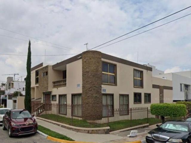 VENTA DE CASA EN JARDINES DEL CONTRY, GUADALAJARA, JALISCO