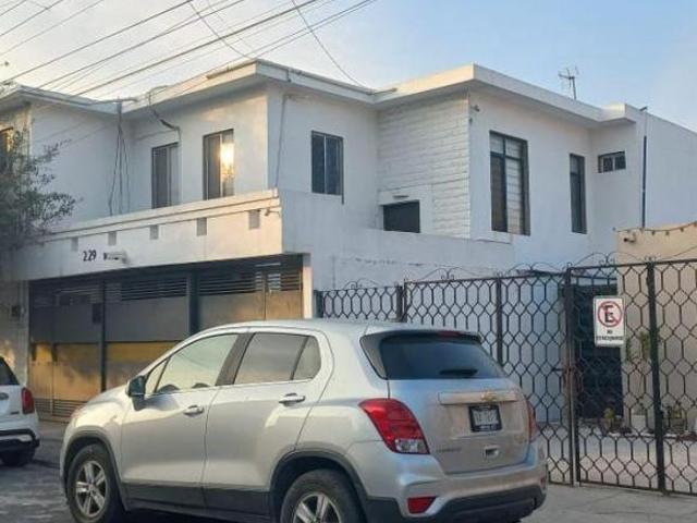 VENTA DE CASA EN LA COL. EL ROBLE, SAN NICOLAS DE LOS GARZA,N.L
