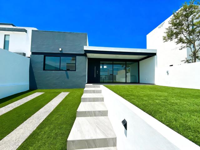 Venta de casa en la Col. Lomas de Cortés en Cuernavaca, Morelos. Clave 6342