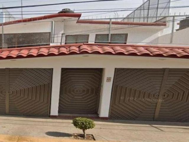 VENTA DE CASA EN LA COLONIA BOSQUES DE ARAGON, NEZAHUALCOYOTL, ESTADO DE MEXICO