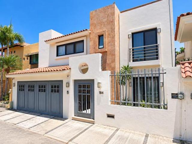 VENTA DE CASA EN LA COLONIA DIAZ ORDAZ EN PUERTO VALLARTA EN JALISCO