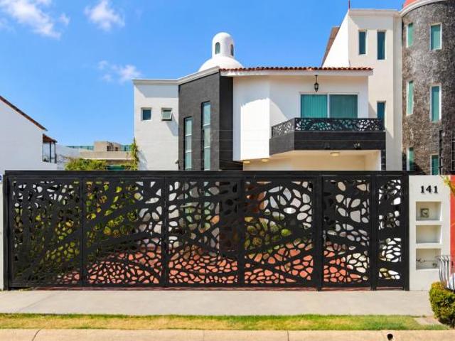 VENTA DE CASA EN LA COLONIA FLUVIAL VALLARTA EN PUERTO VALLARTA EN JALISCO