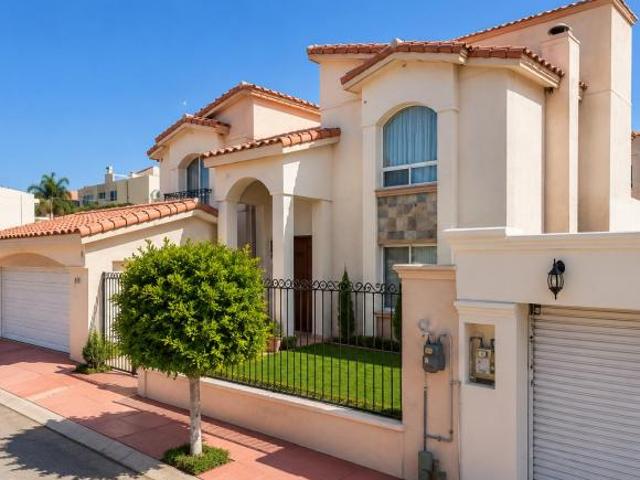 VENTA DE CASA EN LA COLONIA JARDINES DE CHAPULTEPEC EN TIJUANA EN BAJA CALIFORNIA