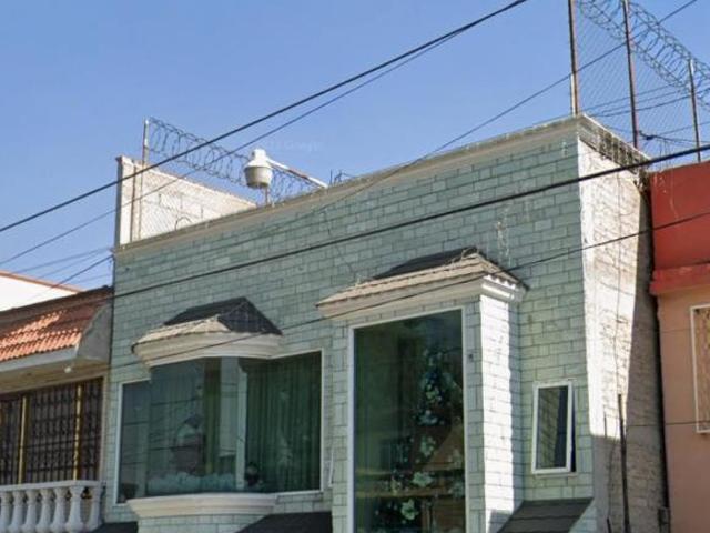 VENTA DE CASA EN LA COLONIA JARDINES DE SANTA CLARA ECATEPEC DE MORELOS