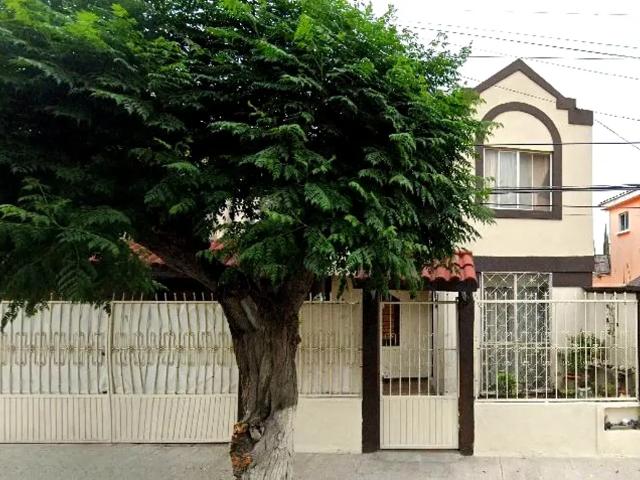 VENTA DE CASA EN LA COLONIA LOS ARCOS EN SALTILLO COAHUILA