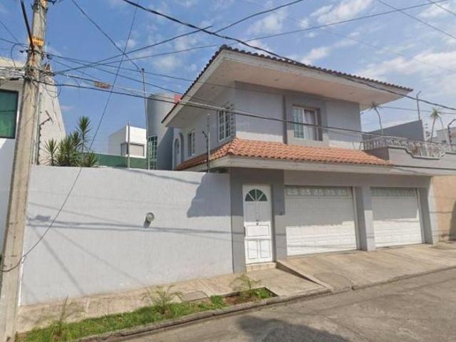 VENTA DE CASA EN LA COLONIA MIRAFLORES EN URUAPAN MICHOACAN
