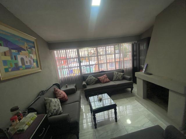 VENTA DE CASA EN LA COLONIA PILARES EN METEPEC
