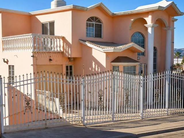 VENTA DE CASA EN LA COLONIA VALLE DORADO EN ENSENADA EN BAJA CALIFORNIA