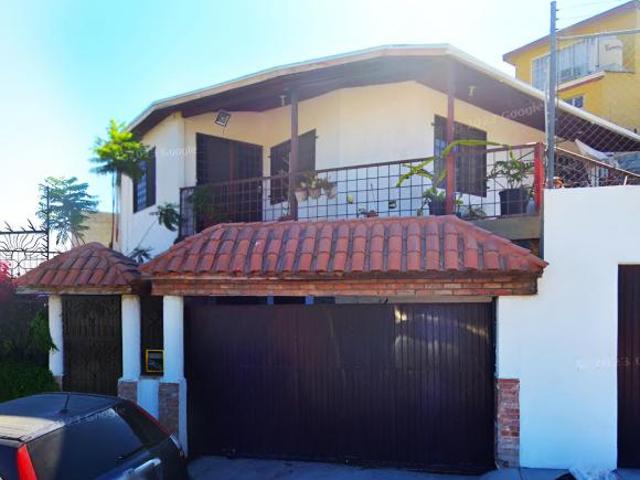 VENTA DE CASA EN LA COLONIA VILLAFONTAN EN FONTANA 9 EN TIJUANA EN BAJA CALIFORNIA