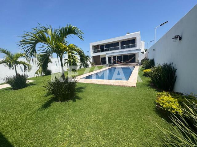 Venta de casa en la Costera de las Palmas, Acapulco, Guerrero. Clave 5893