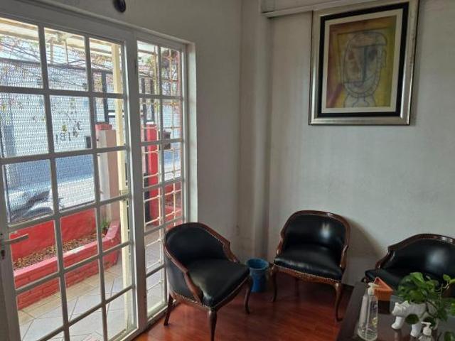 Venta de casa en la Roma con uso de suelo habitacional, comercial y de servicios 4