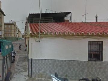VENTA DE CASA EN LA ZONA PARQUE AMATE SEVILLA
