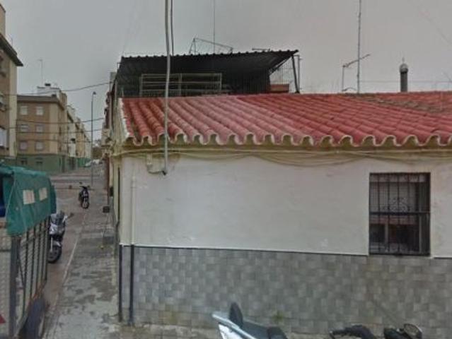VENTA DE CASA EN LA ZONA PARQUE AMATE SEVILLA