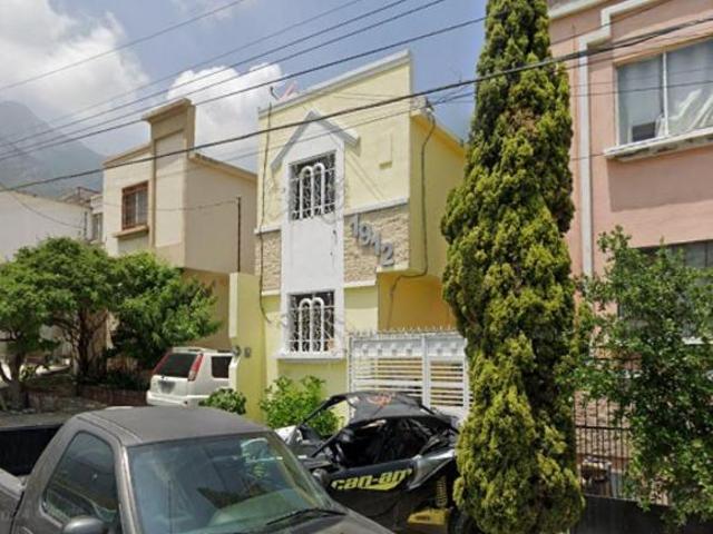 VENTA DE CASA EN LADERA, LOMAS ALTAS 2DO SECTOR, 66359 CDAD. SANTA CATARINA, NUEVO LEON