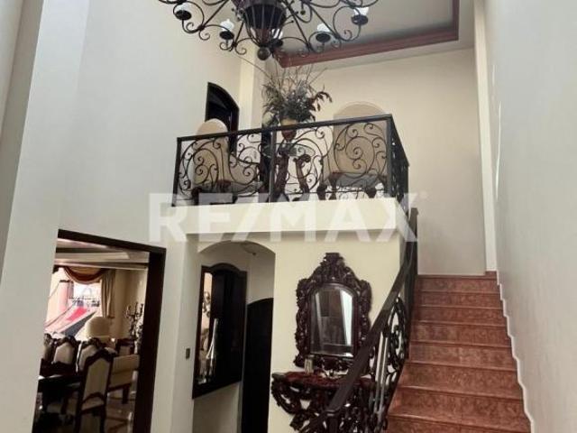 Venta de casa en Loma Dorada