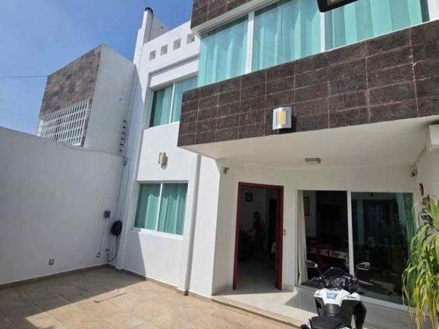 VENTA DE CASA EN LOMA REAL, TUXTLA GUTIERREZ