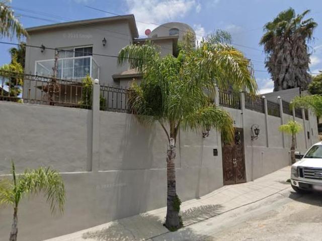 VENTA DE CASA EN LOMAS DE AGUA CALIENTE, TIJUANA, BAJA CALIFORNIA NORTE