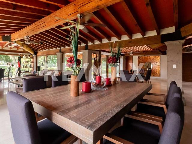 Venta de Casa en Lomas de Cocoyoc a Campo de Golf