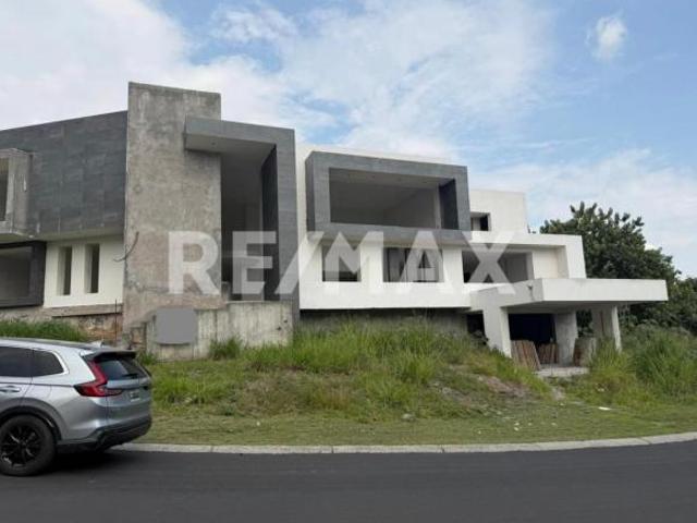 Venta de Casa en Lomas de Cocoyoc OBRA NEGRA