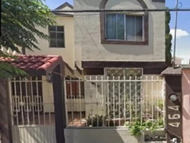 Venta de Casa en Los Arcos, Saltillo: Oportunidad Habitacional Accesible y Céntrica