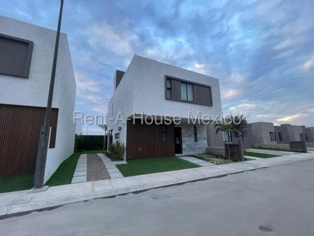 Venta de casa en Puerta Real Corregidora con 3Hab, 4 Baños Queretaro,Mexico