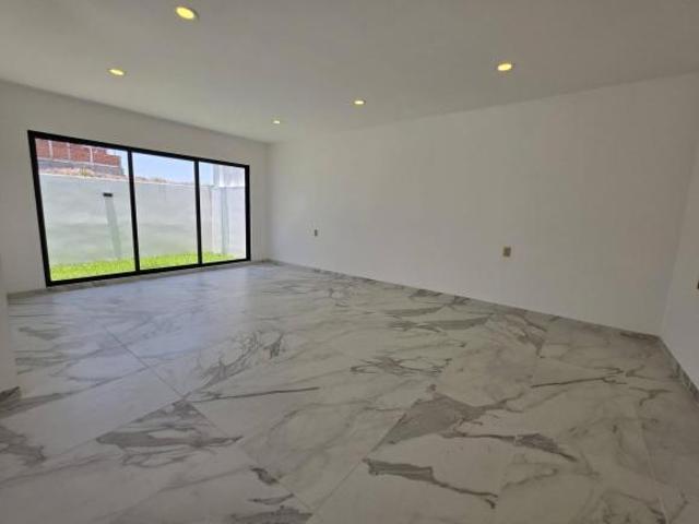 Venta de Casa en Punta Tiburón Frente a Parque