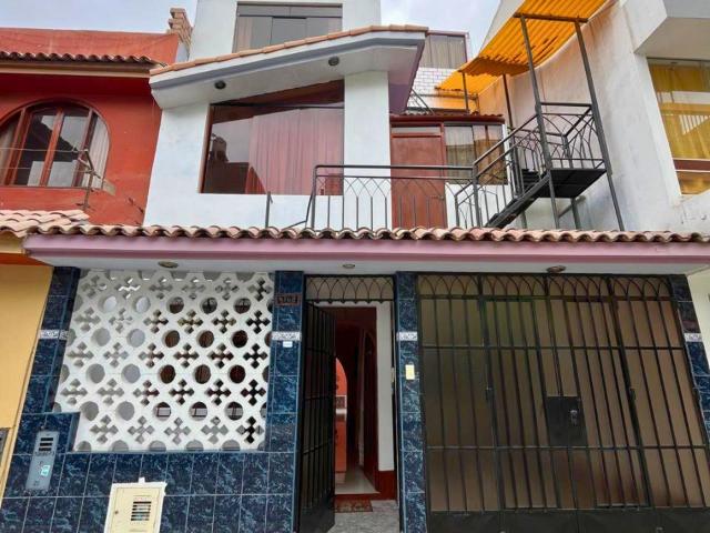 VENTA DE CASA EN PASAJE AMPLIO DE UR. HONOR Y LEALTAD SURCO