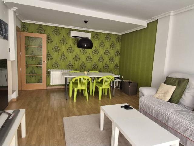 Venta de casa en Poblete de 136 m² con piscina y terraza