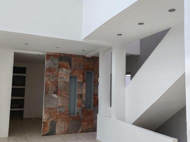 VENTA DE CASA EN PORTATOSCANA 7 RECAMARAS ZONA NORTE
