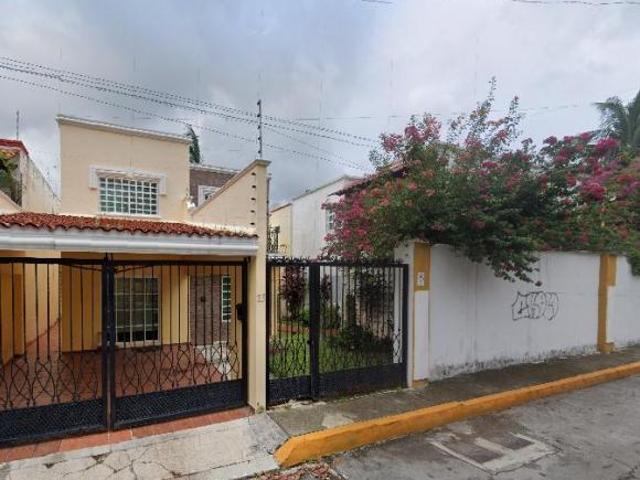 VENTA DE CASA EN Privada Cráter 13 Colonia SM 15 Municipio Benito Juárez C.P.77500 Estado Quintana R