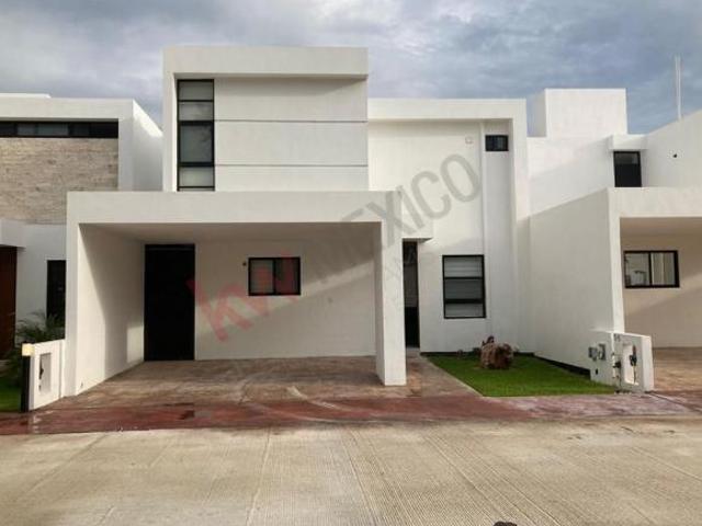 VENTA DE CASA EN PRIVADA BOTANICA DETANICO CON AMENIDADES, CUENTA CON PANELES SOLARES