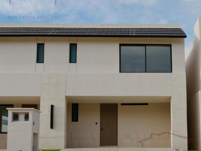 VENTA DE CASA EN PRIVANZAS RESIDENCIAL, ZONA PUNTA ESTE, ATR?S DE COLEGIO SUBIR?