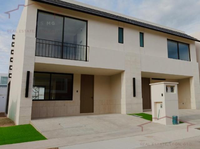 VENTA DE CASA EN PRIVANZAS RESIDENCIAL, ZONA PUNTA ESTE, ATR?S DE COLEGIO SUBIR?