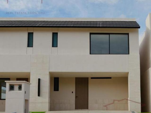 VENTA DE CASA EN PRIVANZAS RESIDENCIAL, ZONA PUNTA ESTE, ATRÁS DE COLEGIO SUBIRÉ