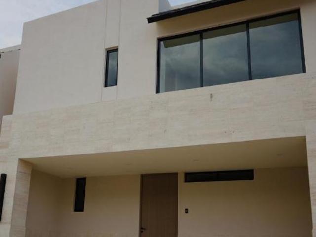 VENTA DE CASA EN PRIVANZAS RESIDENCIAL, ZONA PUNTA ESTE, ATRÁS DE COLEGIO SUBIRÉ