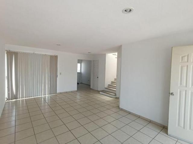Venta de Casa en Rancho Santa Mónica Acabados de Cantera y Alberca