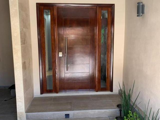 VENTA DE CASA EN RESIDENCIAL AGUA CALIENTE