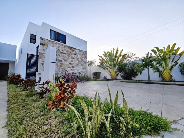 VENTA DE CASA EN RESIDENCIAL ALEZA CONKAL