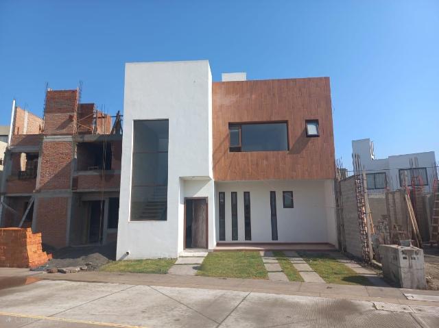 VENTA DE CASA EN RESIDENCIAL TOPACIO I CRESPA TOWN EN TOLUCA