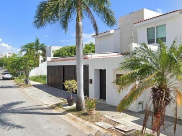 VENTA DE CASA EN SUPERMANZANA 12, CANCUN, QUINTANA ROO