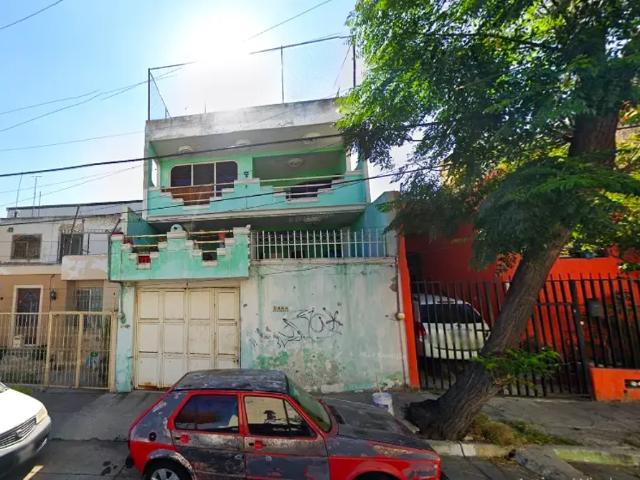 Venta de Casa en San Eugenio, Guadalajara con 4 recámaras y cocina integral